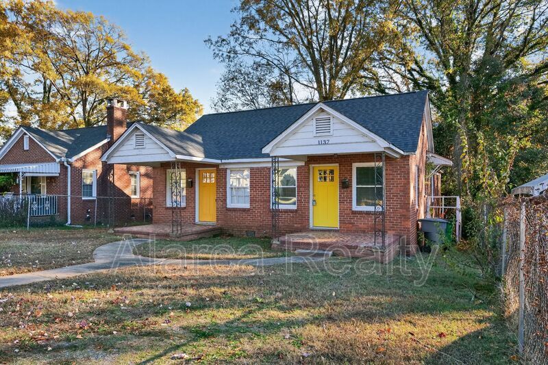 For Rent: 1137 Skyview Rd Charlotte NC 28208 property image