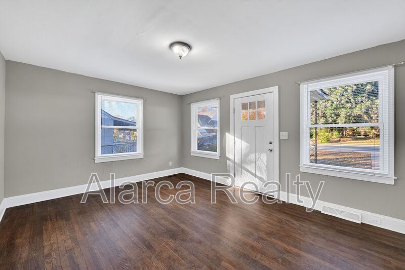 For Rent: 1137 Skyview Rd Charlotte NC 28208 property image