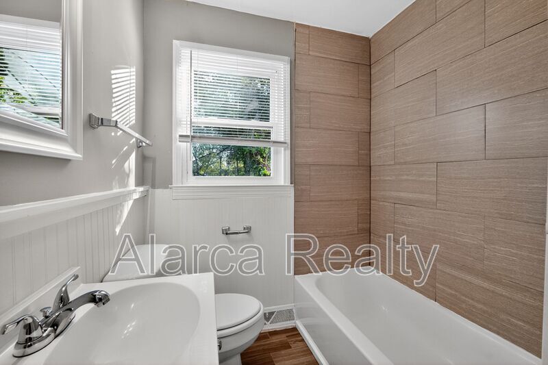 For Rent: 1137 Skyview Rd Charlotte NC 28208 property image