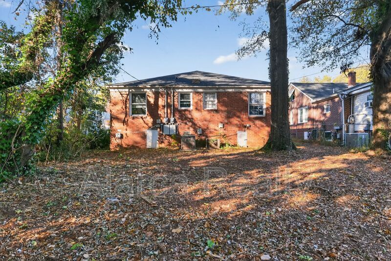 For Rent: 1137 Skyview Rd Charlotte NC 28208 property image