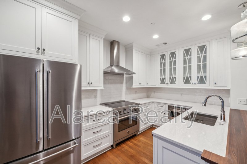 For Rent: 400 N Church St Unit 204 Charlotte NC 28202 property image