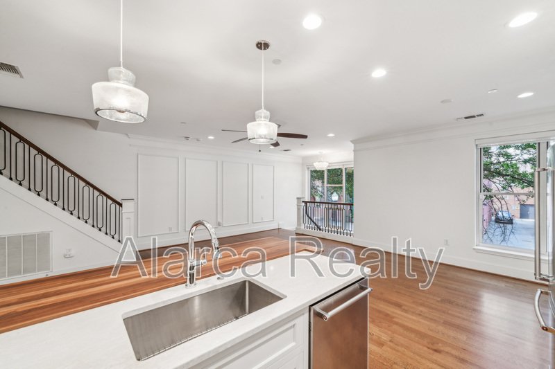 For Rent: 400 N Church St Unit 204 Charlotte NC 28202 property image