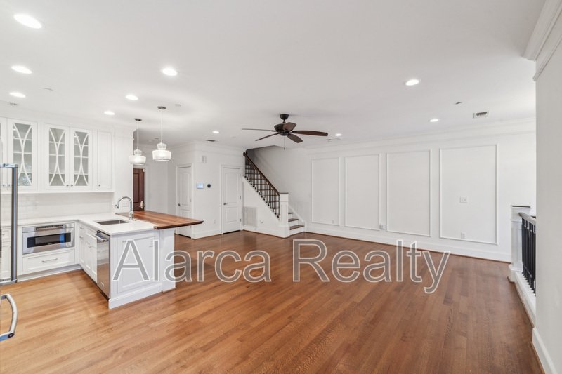 For Rent: 400 N Church St Unit 204 Charlotte NC 28202 property image