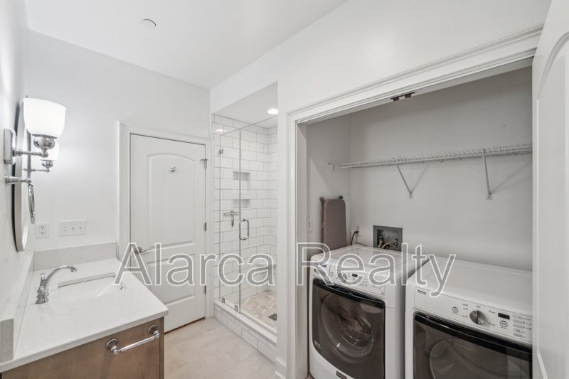 For Rent: 400 N Church St Unit 204 Charlotte NC 28202 property image