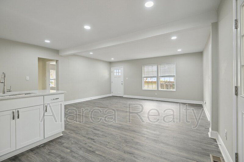 For Rent: 1219 Skyview Dr, Charlotte, NC  28208 property image
