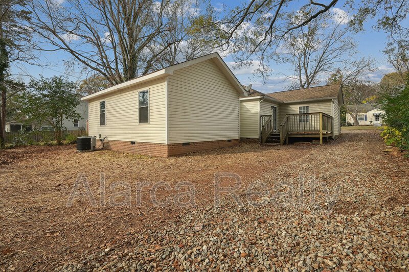 For Rent: 1219 Skyview Dr, Charlotte, NC  28208 property image