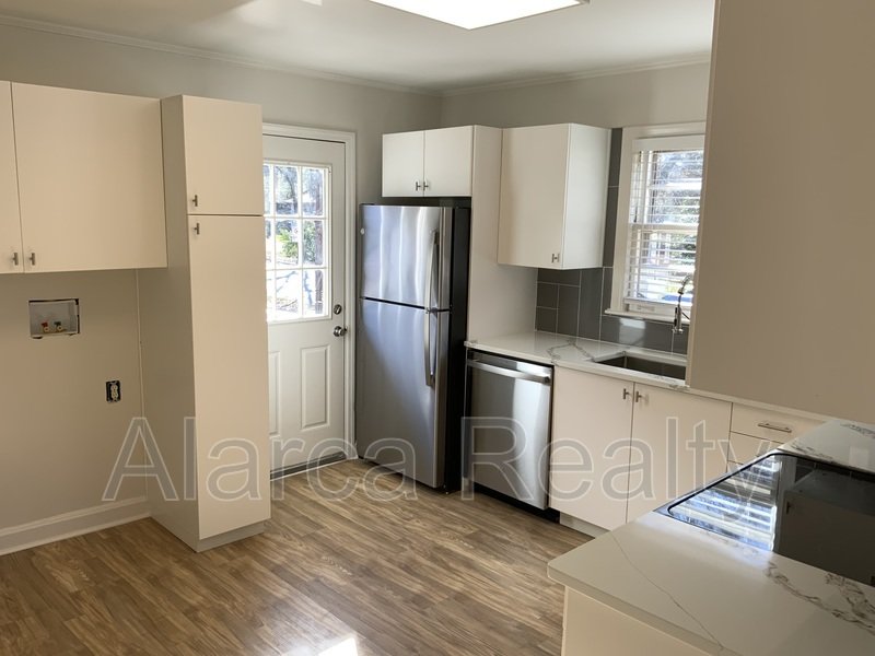 For Rent: 3633 Carlyle Dr, Charlotte, NC  28208 property image