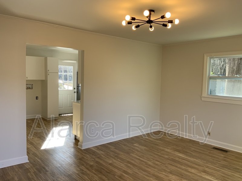 For Rent: 3633 Carlyle Dr, Charlotte, NC  28208 property image