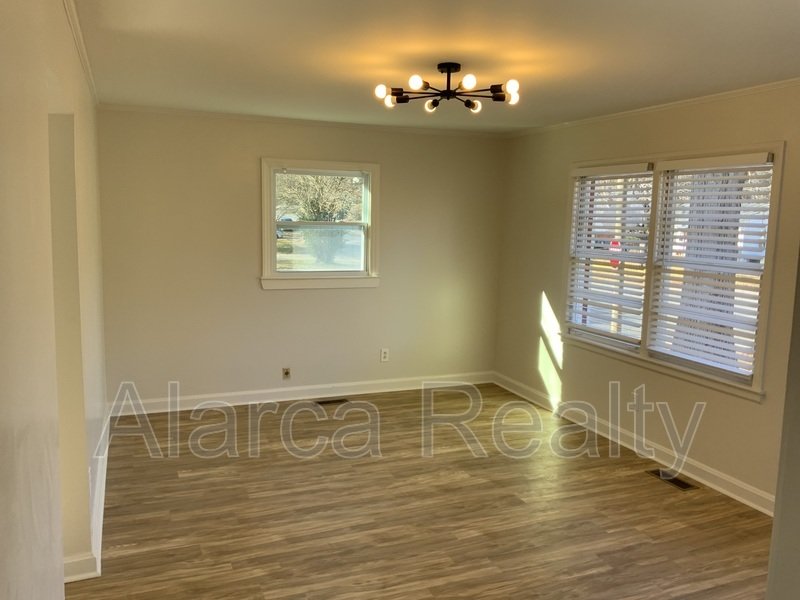 For Rent: 3633 Carlyle Dr, Charlotte, NC  28208 property image