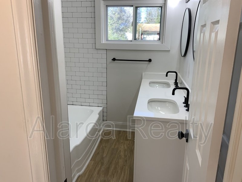 For Rent: 3633 Carlyle Dr, Charlotte, NC  28208 property image