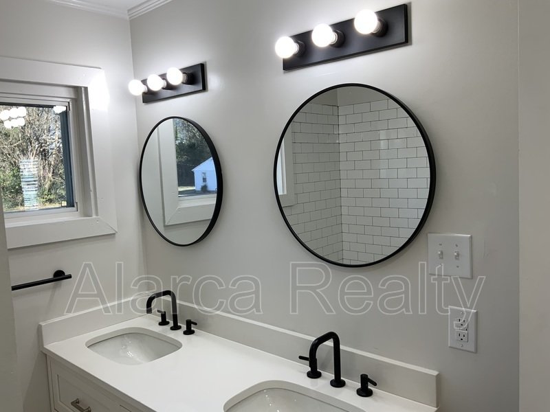 For Rent: 3633 Carlyle Dr, Charlotte, NC  28208 property image