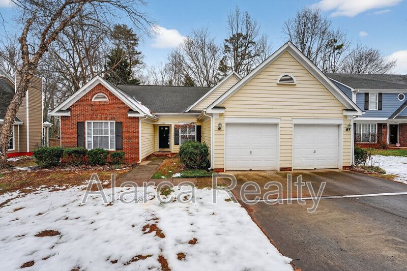 For Rent: 11025 Scrimshaw Ln Charlotte NC 28215 property image