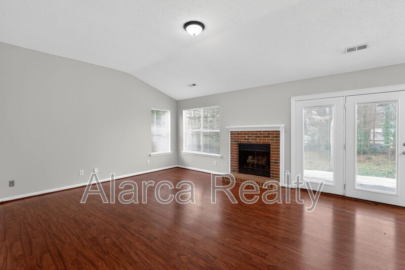 For Rent: 11025 Scrimshaw Ln Charlotte NC 28215 property image