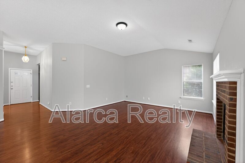 For Rent: 11025 Scrimshaw Ln Charlotte NC 28215 property image