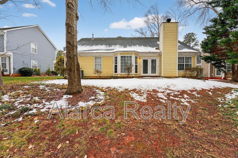 For Rent: 11025 Scrimshaw Ln Charlotte NC 28215 property image