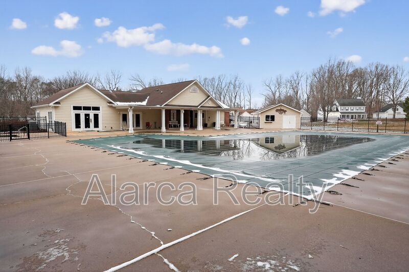 For Rent: 11025 Scrimshaw Ln Charlotte NC 28215 property image