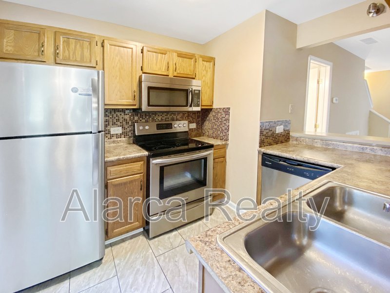 For Rent: 3134 Driftwood Dr Apt B property image