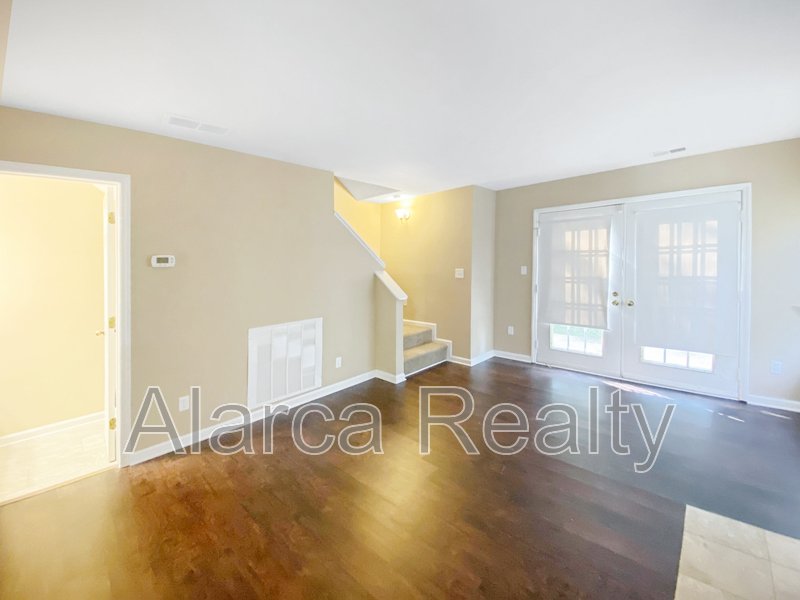 For Rent: 3134 Driftwood Dr Apt B property image