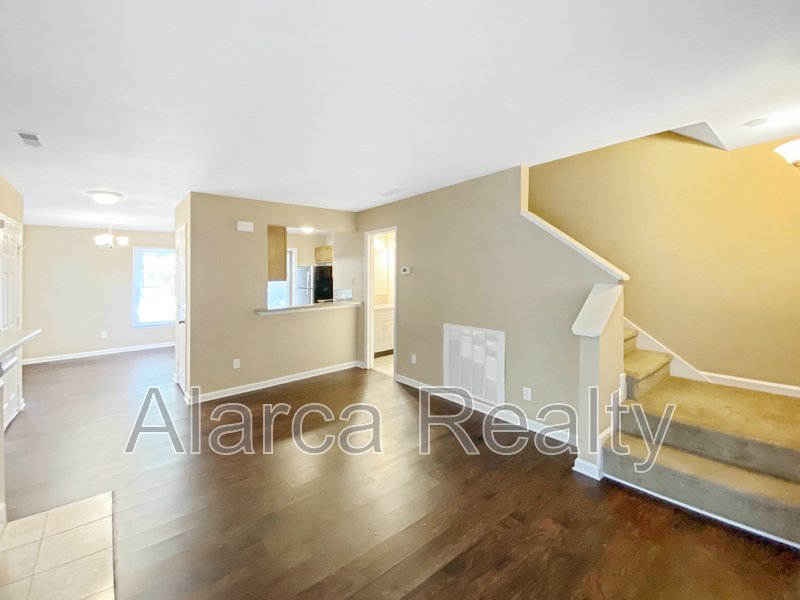 For Rent: 3134 Driftwood Dr Apt B property image