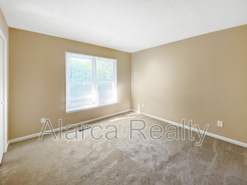 For Rent: 3134 Driftwood Dr Apt B property image