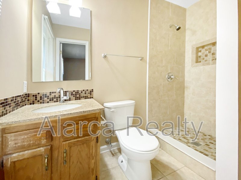 For Rent: 3134 Driftwood Dr Apt B property image