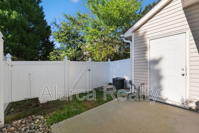 For Rent: 2817 Summergrove Ct, Matthews, NC 28105 property image