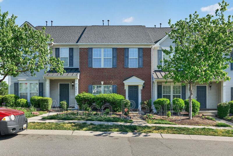 For Rent: 4903 Sunburst Ln Charlotte NC 28213 property image