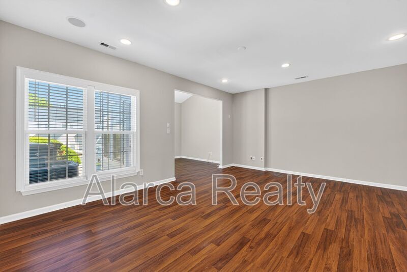 For Rent: 4903 Sunburst Ln Charlotte NC 28213 property image