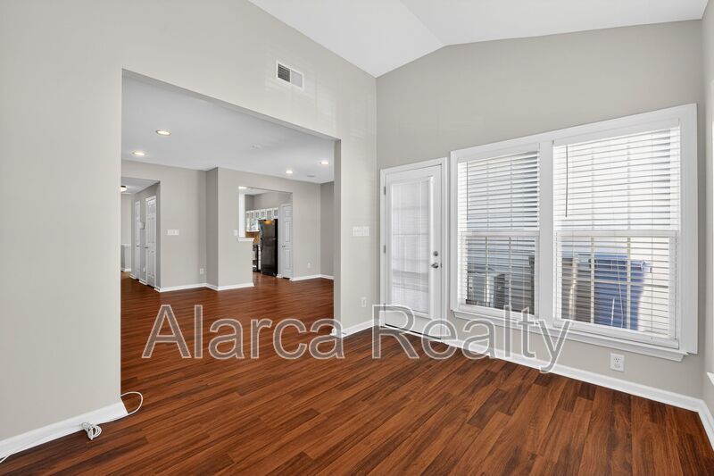 For Rent: 4903 Sunburst Ln Charlotte NC 28213 property image