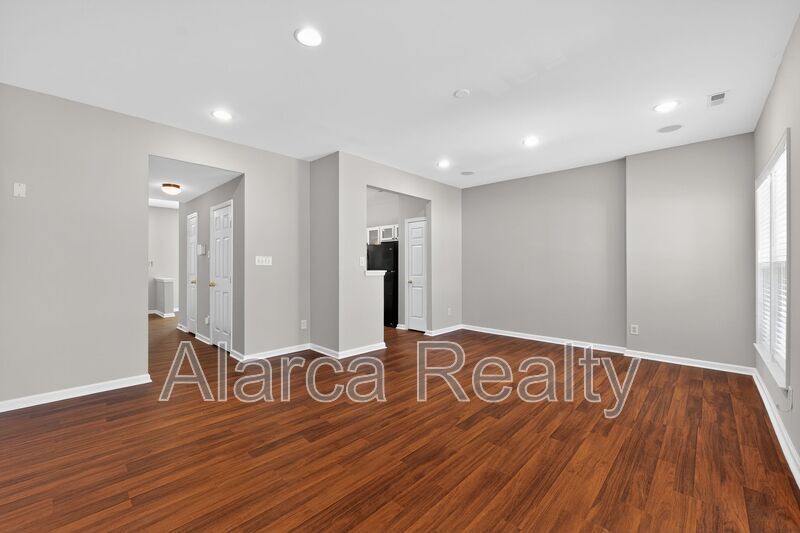 For Rent: 4903 Sunburst Ln Charlotte NC 28213 property image