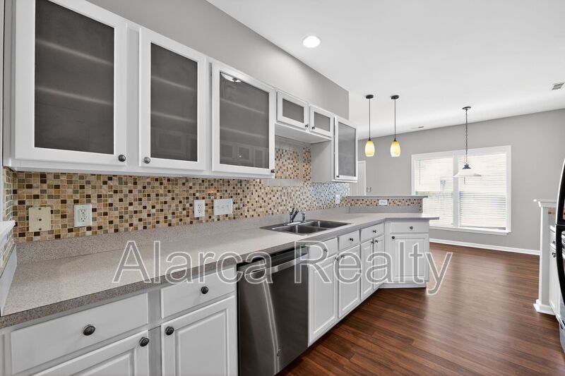 For Rent: 4903 Sunburst Ln Charlotte NC 28213 property image