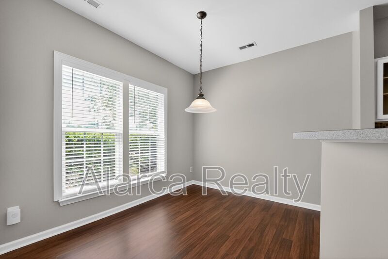 For Rent: 4903 Sunburst Ln Charlotte NC 28213 property image