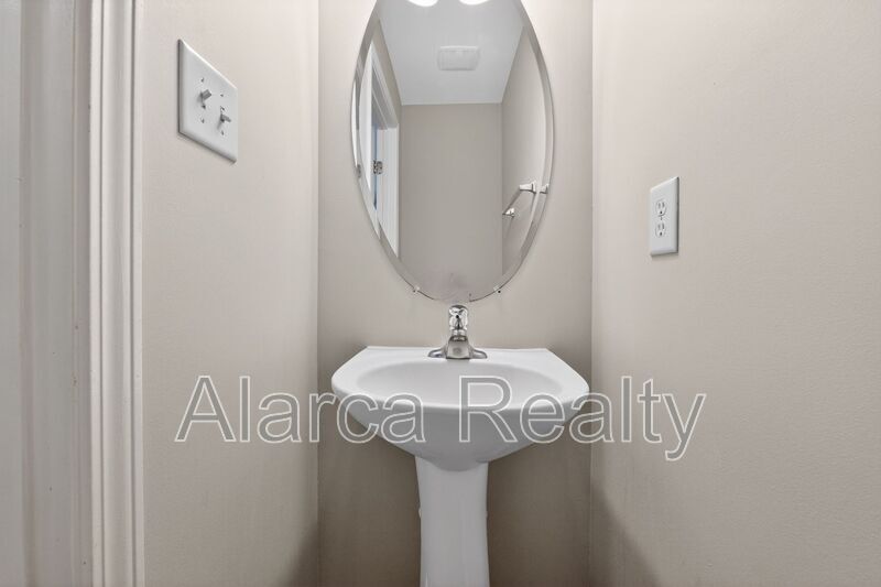 For Rent: 4903 Sunburst Ln Charlotte NC 28213 property image