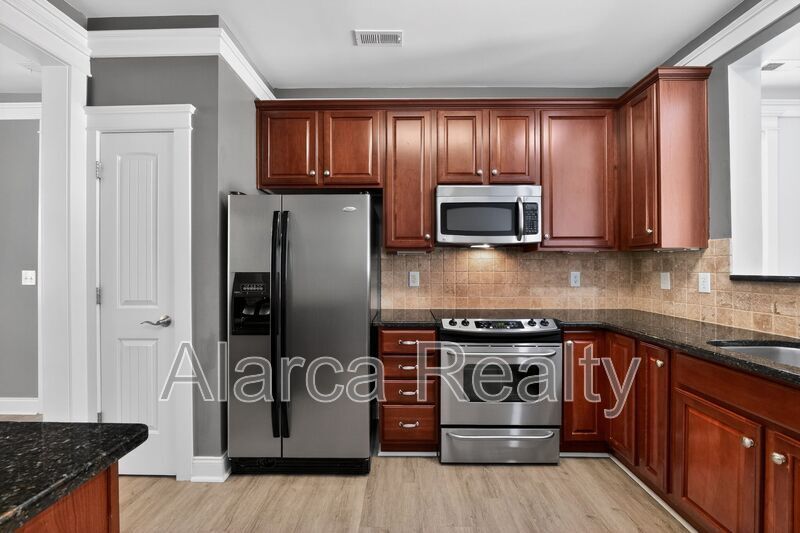 For Rent: 330 Davidson Gateway Dr Davidson NC 28036 property image