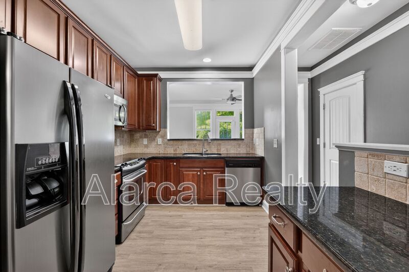 For Rent: 330 Davidson Gateway Dr Davidson NC 28036 property image