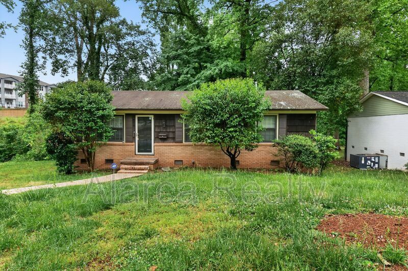 For Rent: 4201 Carlyle Dr Charlotte NC 28208 property image