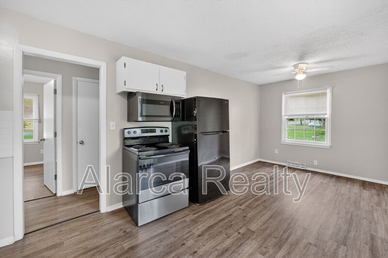 For Rent: 4201 Carlyle Dr Charlotte NC 28208 property image