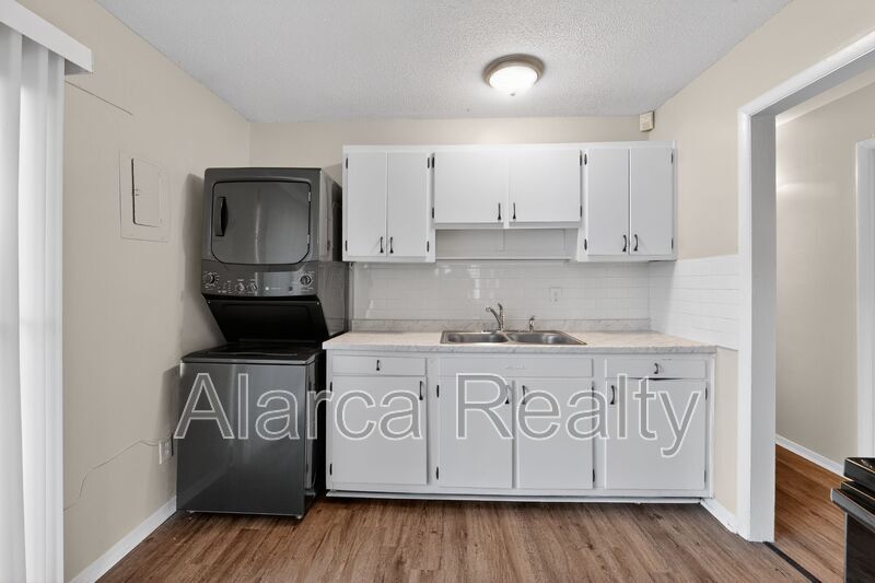For Rent: 4201 Carlyle Dr Charlotte NC 28208 property image