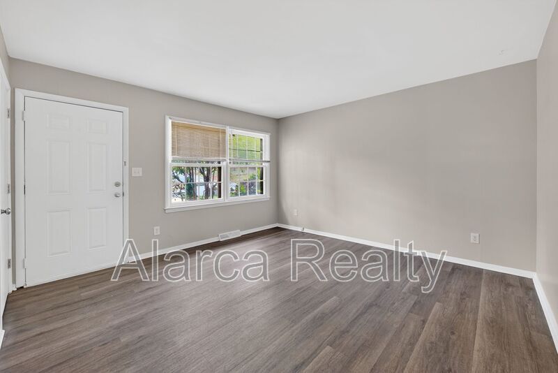 For Rent: 4201 Carlyle Dr Charlotte NC 28208 property image