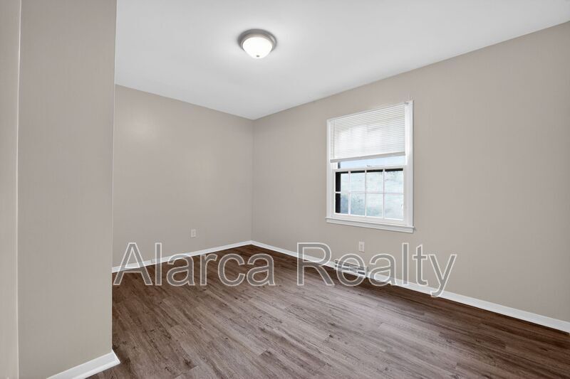 For Rent: 4201 Carlyle Dr Charlotte NC 28208 property image