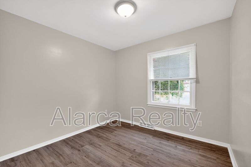 For Rent: 4201 Carlyle Dr Charlotte NC 28208 property image