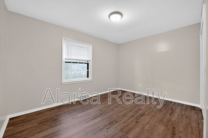 For Rent: 4201 Carlyle Dr Charlotte NC 28208 property image