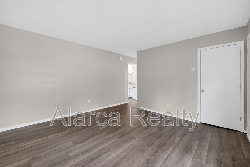 For Rent: 4201 Carlyle Dr Charlotte NC 28208 property image