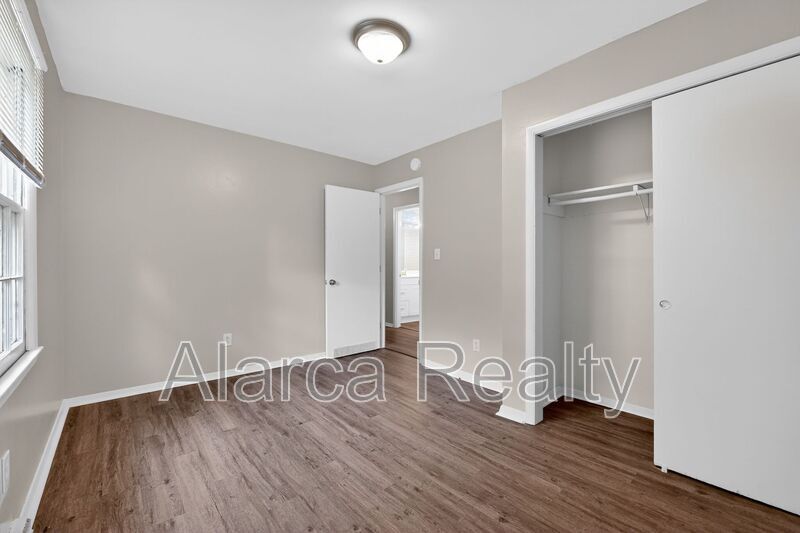 For Rent: 4201 Carlyle Dr Charlotte NC 28208 property image