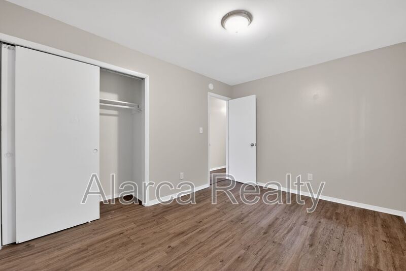 For Rent: 4201 Carlyle Dr Charlotte NC 28208 property image
