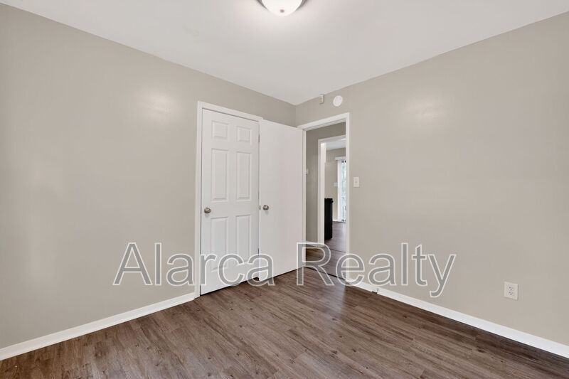 For Rent: 4201 Carlyle Dr Charlotte NC 28208 property image