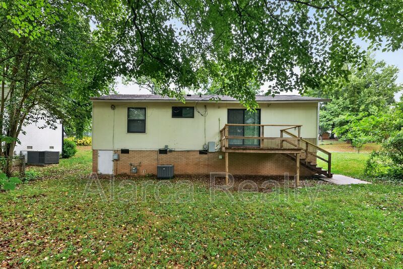 For Rent: 4201 Carlyle Dr Charlotte NC 28208 property image
