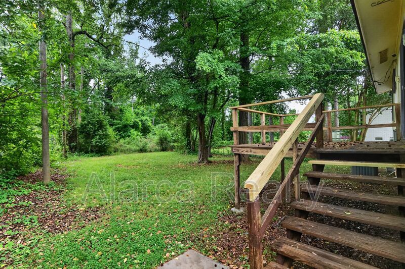 For Rent: 4201 Carlyle Dr Charlotte NC 28208 property image