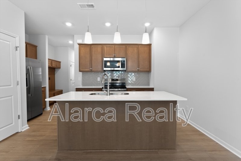 For Rent: 2962 Sloan Dr Charlotte NC 28208 property image