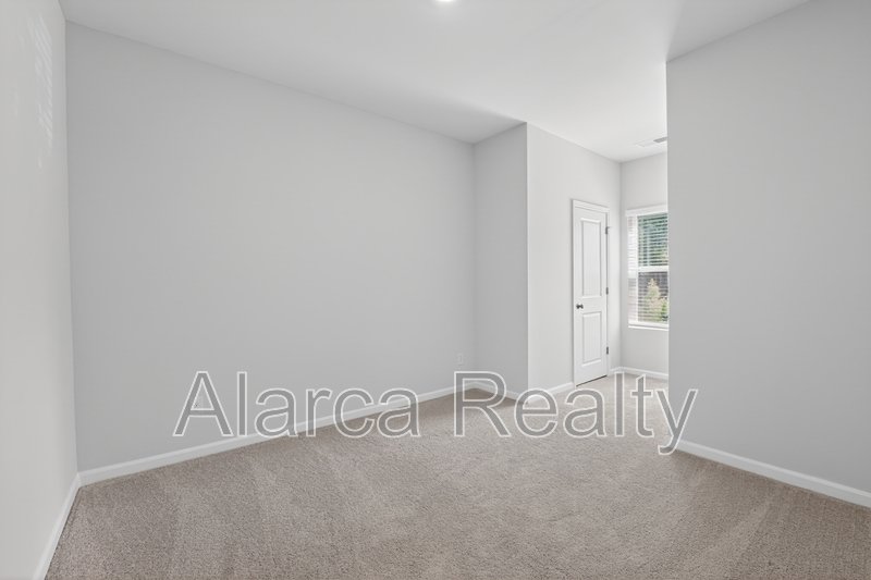 For Rent: 2962 Sloan Dr Charlotte NC 28208 property image